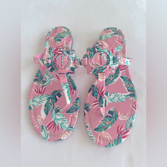 crown & ivy Shoes - Crown & Ivy Wylie Thong Sandals Size 9.5